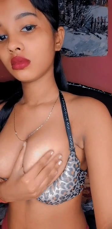 Nidhi, Insta Model & Influencer Showing Boobs ~ with Face