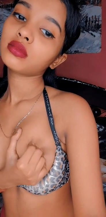 Nidhi, Insta Model & Influencer Showing Boobs ~ with Face