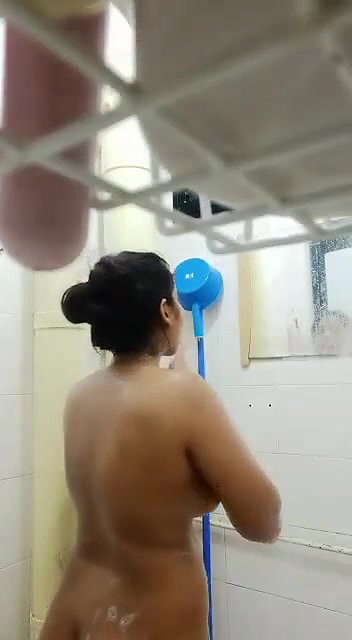 bubbly mallu girl nude bath with hand shower