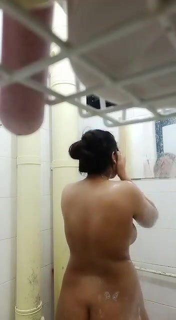 bubbly mallu girl nude bath with hand shower
