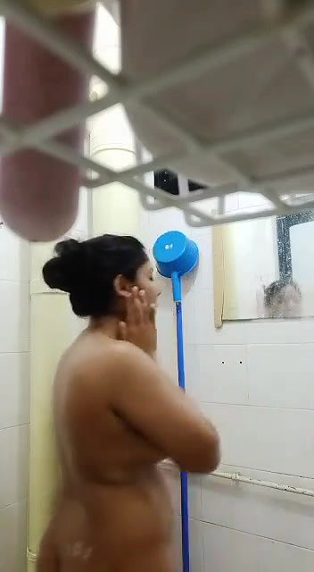 bubbly mallu girl nude bath with hand shower