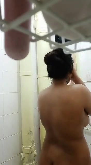 bubbly mallu girl nude bath with hand shower