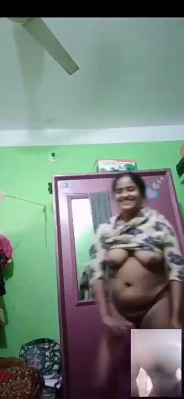 married bhabhi boobs show on video call to lover