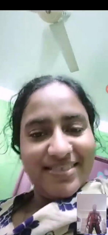 married bhabhi boobs show on video call to lover