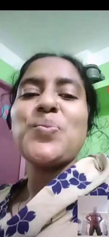 married bhabhi boobs show on video call to lover