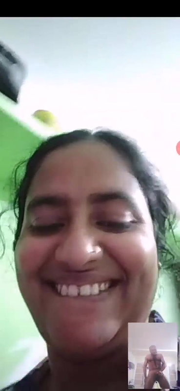 married bhabhi boobs show on video call to lover