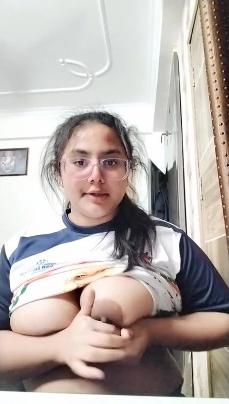 chubby girl big boobs play in topless video making