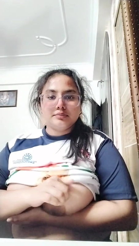 chubby girl big boobs play in topless video making