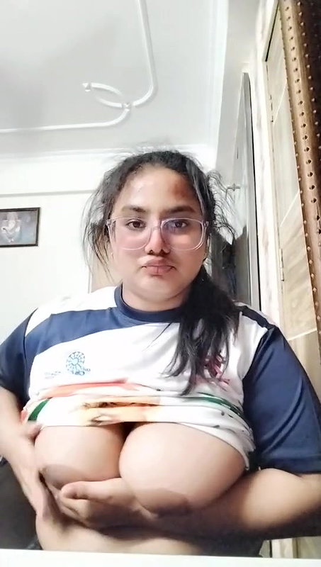 chubby girl big boobs play in topless video making