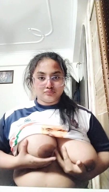 chubby girl big boobs play in topless video making