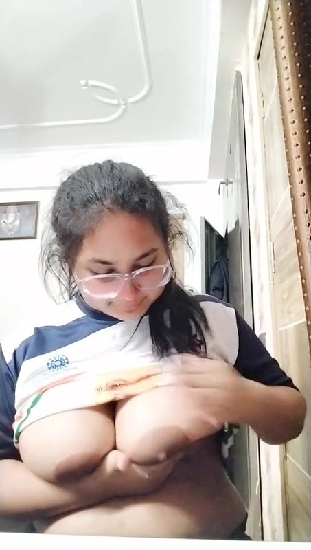 chubby girl big boobs play in topless video making