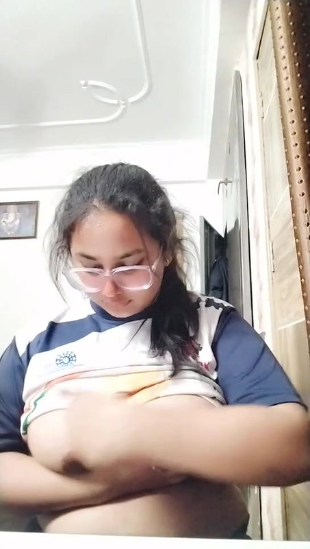 chubby girl big boobs play in topless video making