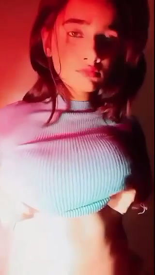 red hot and sexy girlfriend big boobs viral show