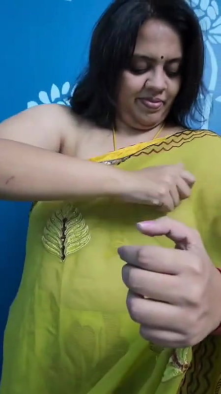 saree slip boob show of sex affair viral Desi bhabhi