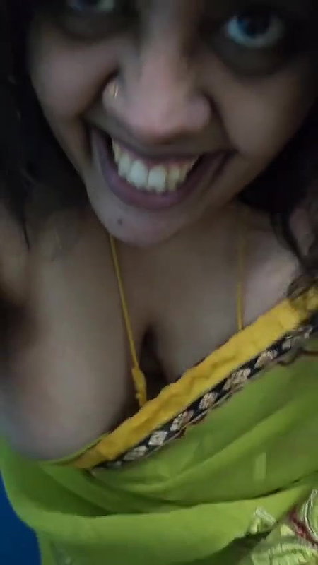 saree slip boob show of sex affair viral Desi bhabhi