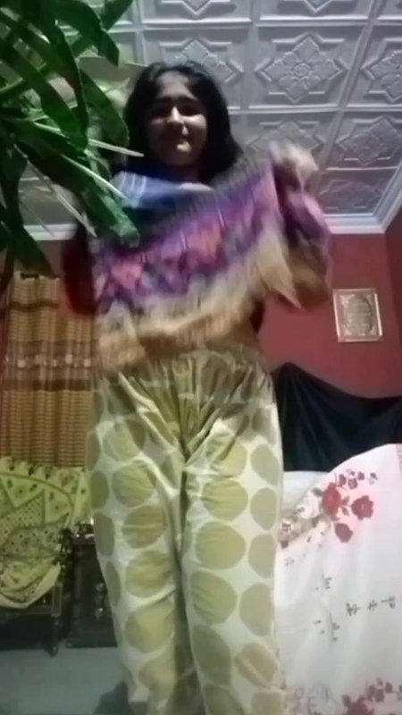stripping Desi girl nude viral video shared