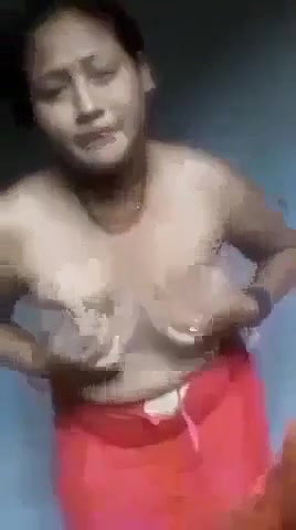 Assamese bhabhi stripping saree desi MMS leaked