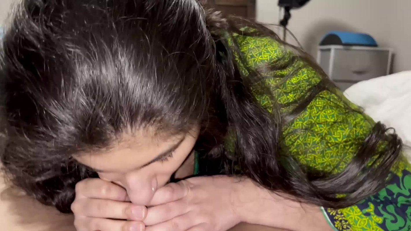 Pakistani Couple Sex Hot Wife Giving Blowjob