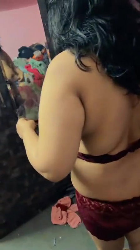 Horny Indian Wife Showing Milking 02