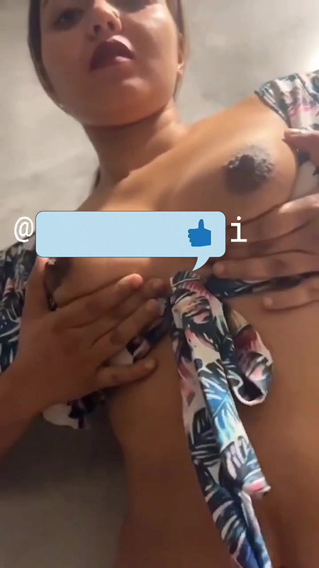 topless girl Indian blowjob and viral boob show