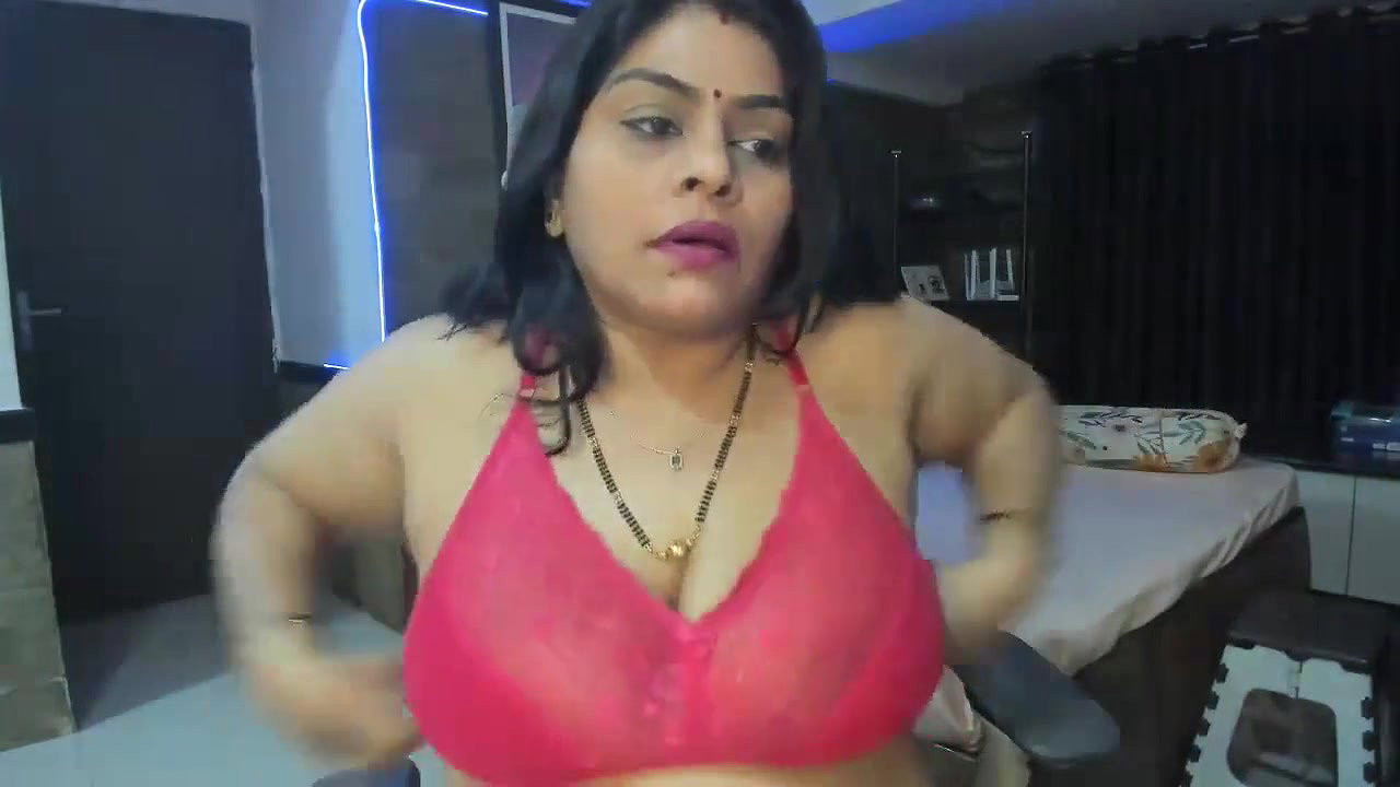 nude busty aunty Taravishu shows big boobs