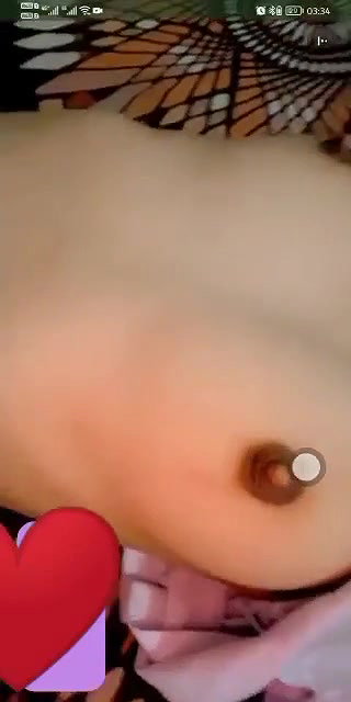 Instagram hot Pakistani sex girl topless selfie