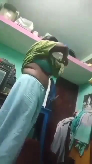 Tamil aunty sex pussy nude show to neighbor