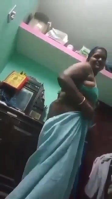 Tamil aunty sex pussy nude show to neighbor
