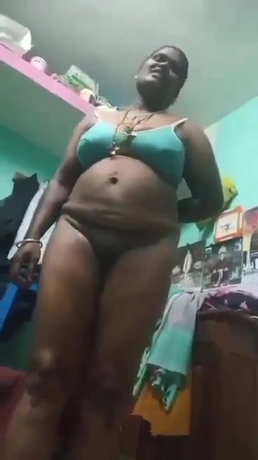 Tamil aunty sex pussy nude show to neighbor