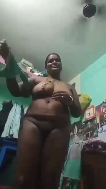 Tamil aunty sex pussy nude show to neighbor