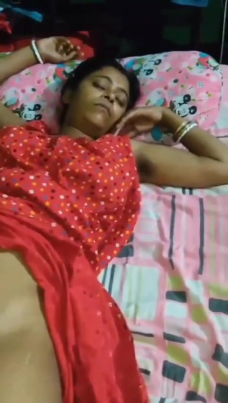 sleeping bhabhi sex pussy captured viral MMS