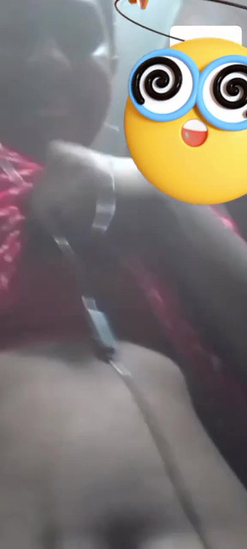 girlfriend lifting bra and boobs show viral MMS