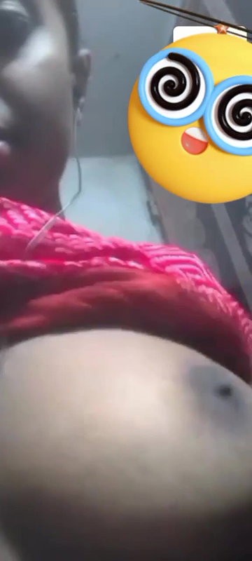 girlfriend lifting bra and boobs show viral MMS