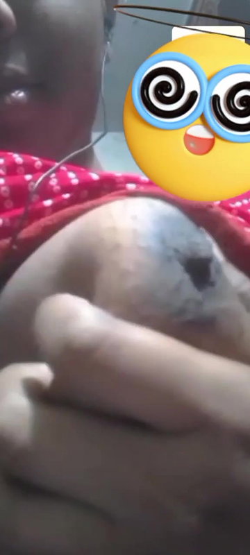 girlfriend lifting bra and boobs show viral MMS