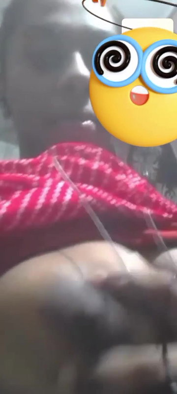 girlfriend lifting bra and boobs show viral MMS