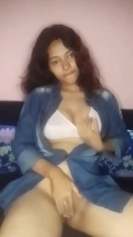 big boobs horny desi girl fingering her pussy