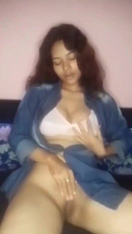 big boobs horny desi girl fingering her pussy