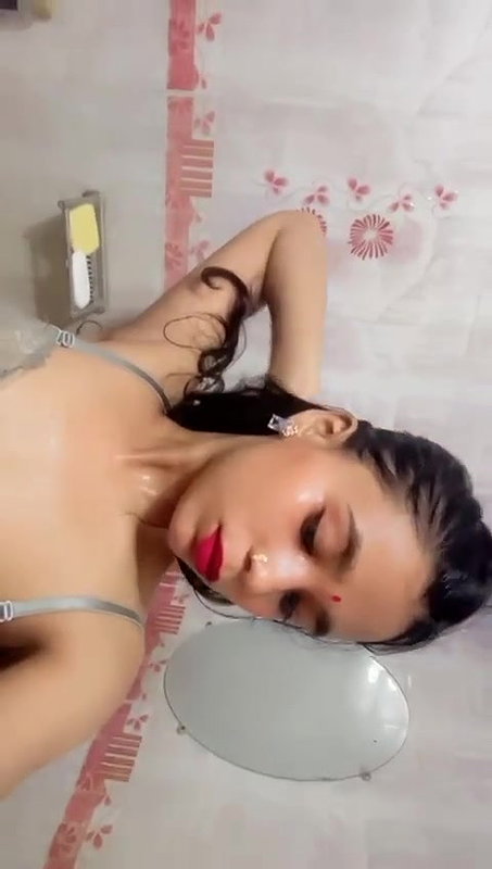 red lips sexy girl boob show viral selfie video