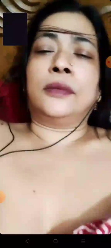 busty MILF boobs show on video call viral MMS