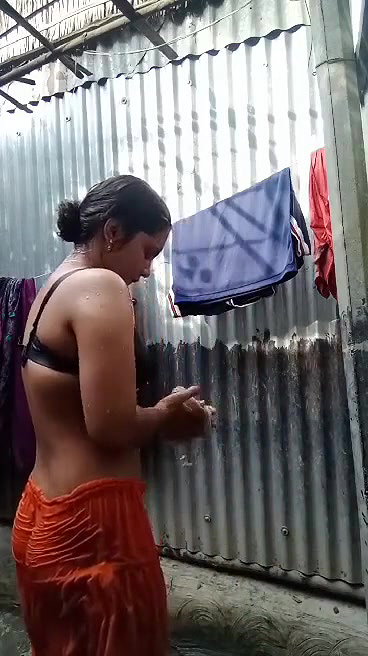 perfect body Bengali village girl nude bath