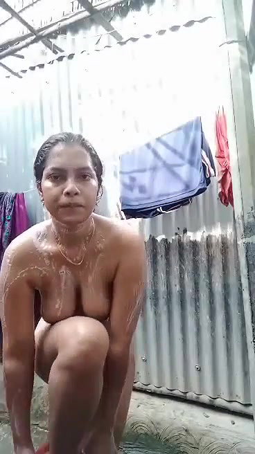 perfect body Bengali village girl nude bath