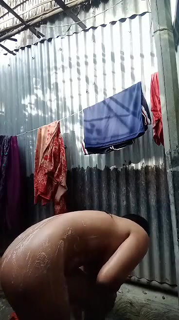 perfect body Bengali village girl nude bath