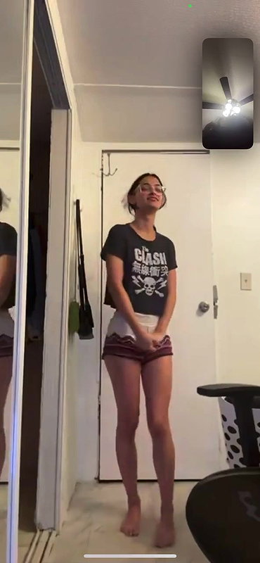 abroad living Desi girl viral boobs show unseen