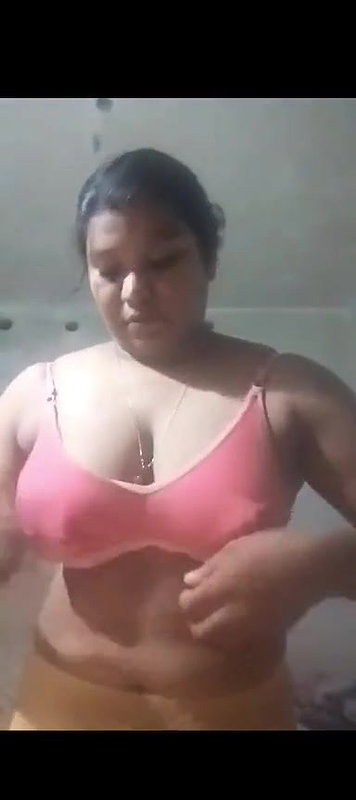 blouse removing wife showing big boobs viral MMS