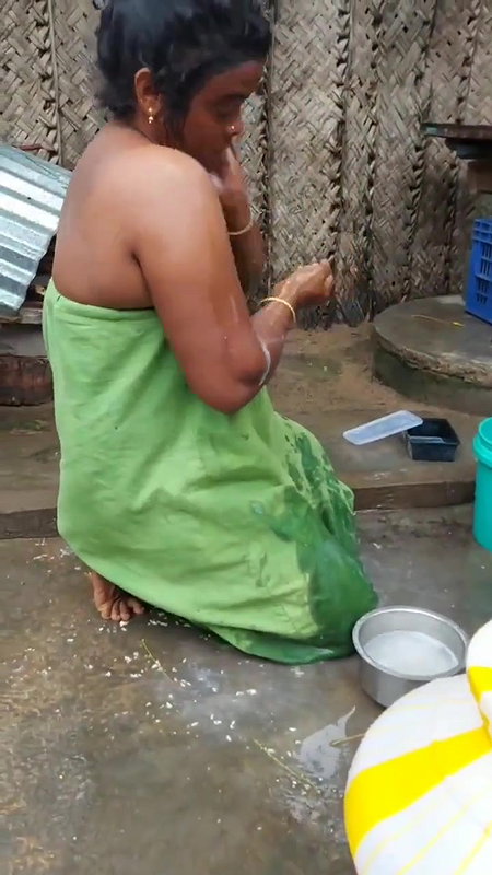 village bhabhi outdoor nude bath before Devar