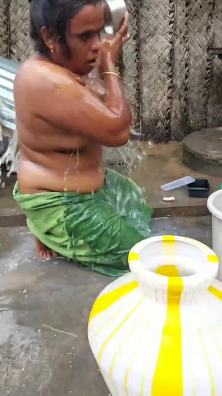 village bhabhi outdoor nude bath before Devar