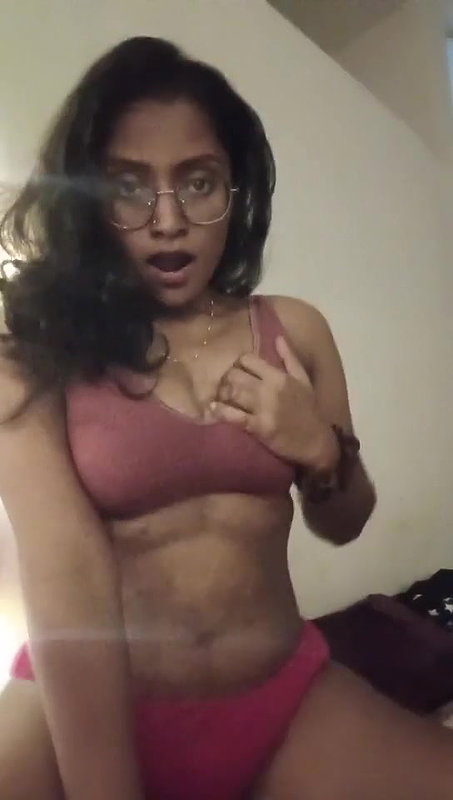 horny unmarried girl showing big boobs viral video
