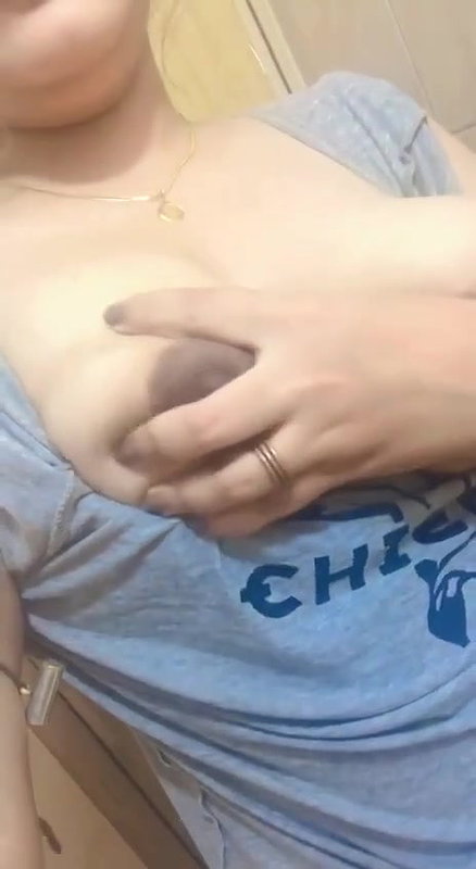 Bengali sex aunty topless selfie boob press clip