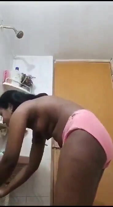 Gf nude bath videos update viral bathroom clips