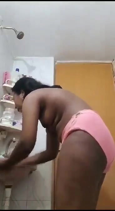 Gf nude bath videos update viral bathroom clips